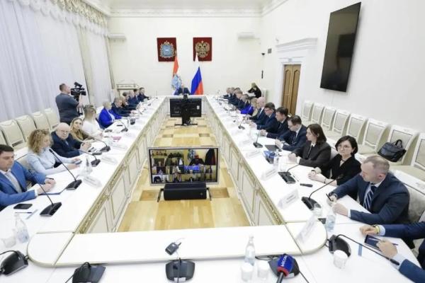 Губернатор Вячеслав Федорищев рассмотрел обращения граждан на оперативном совещании