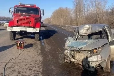 Две легковушки столкнулись лоб в лоб на трассе Самара - Кошки