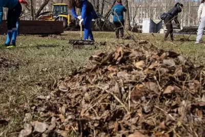 В самарских скверах и парках 6 апреля прошли первые субботники