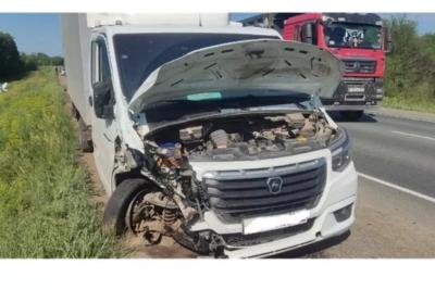 В Самарской области 55-летний водитель «Гранты» не уступил дорогу грузовику