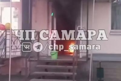 В цветочном магазине Самары на улице Победы загорелся холодильник