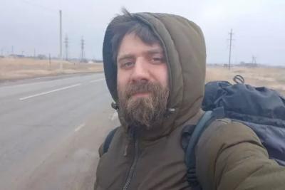 Пешком и автостопом: самарский путешественник-экстремал начал новое приключение