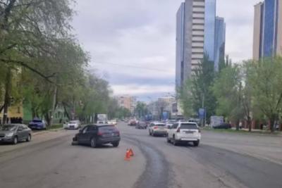 Поворота не произошло. Посреди Самары по дороге разбросало две иномарки