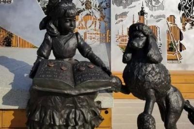 Скульптуру Мальвины вернули в самарский Литературный сквер после реставрации