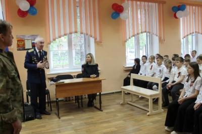 В Самарской области полицейские и ветераны проводят уроки мужества для школьников