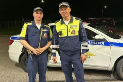 В Самаре правоохранители помогли довезти рожающую в машине женщину до больницы