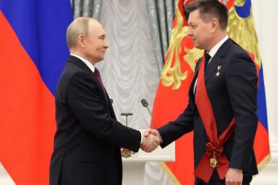 Владимир Путин наградил самарского космонавта Олега Кононенко