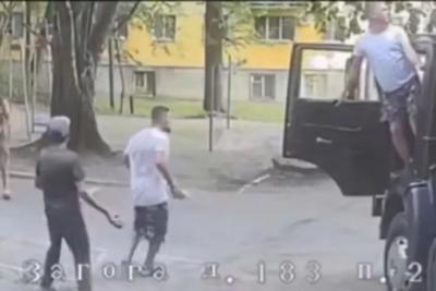12 июня в Самаре бытовой конфликт перерос в драку с угрозами ножом и травмами