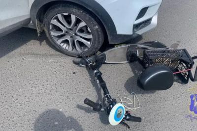 В Самаре два 13-летних подростка на электросамокате пострадали в ДТП