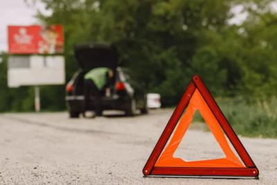 В Самаре «Гранта» столкнулась с Mitsubishi и протаранила ограждения 19 июля