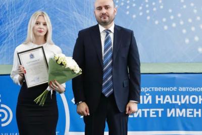 В Самаре губернатор Вячеслав Федорищев отметил студентов-стипендиатов Самарского университета им. Королева