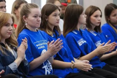 В Самаре губернатор Вячеслав Федорищев встретился с волонтерами региона