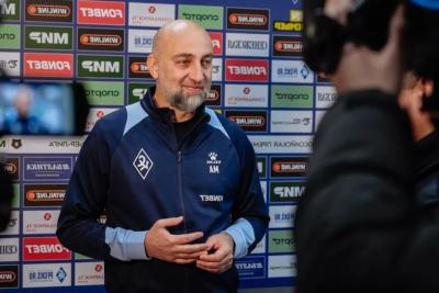 На место Магомеда Адиева в &laquo;Крыльях Советов&raquo; рассматривают трёх новых тренеров