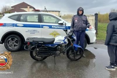 В Ставропольском районе автоинспекторы остановили 13-летнего подростка на мопеде