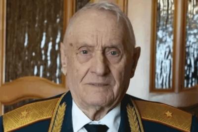 Мэр Иван Носков поздравил с 90 летием выдающегося военврача