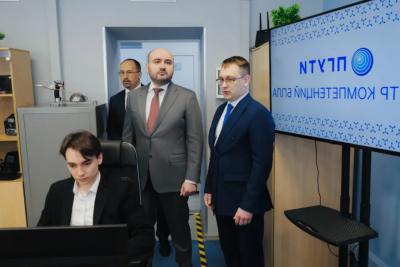 Вячеслав Федорищев посетил Центр компетенций БПЛА и лабораторию квантовых коммуникаций в ПГУТИ