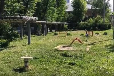 В Самаре демонтировали опасную детскую площадку на Луначарского