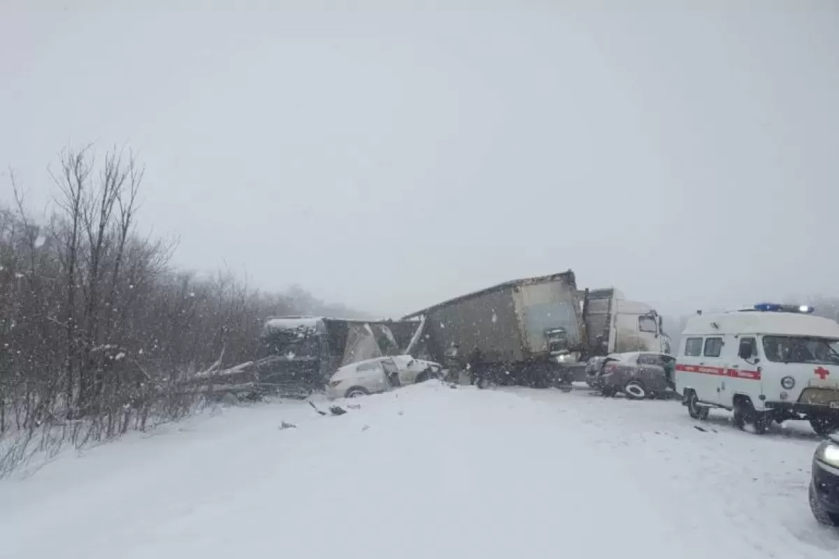 На трассе в Самарской области столкнулись четыре автомобиля