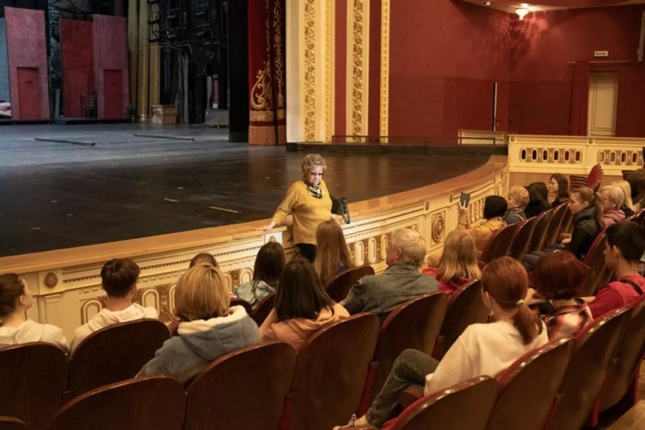 В Самаре в театре оперы и балета для школьников провели экскурсию в рамках акции по охране объектов культурного наследия