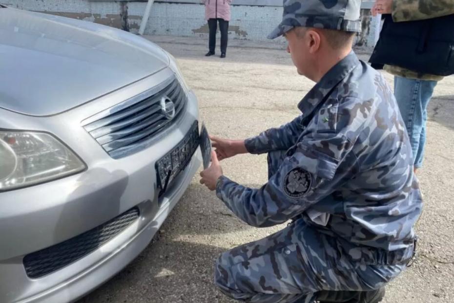 Самарские таможенники передали военнослужащим конфискованные автомобили