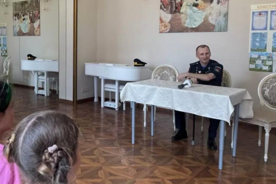 В школе «Возрожденные традиции» прошла встреча детей с героем РФ