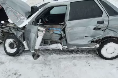 В Самарской области легковушка попала под электричку возле поселка Прибрежный