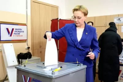 Глава Самары Елена Лапушкина проголосовала на выборах президента