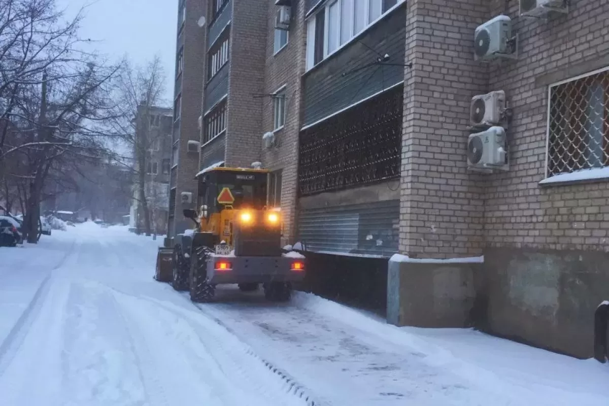 Во всех районах Самары очищают улицы после первого в новом году снегопада