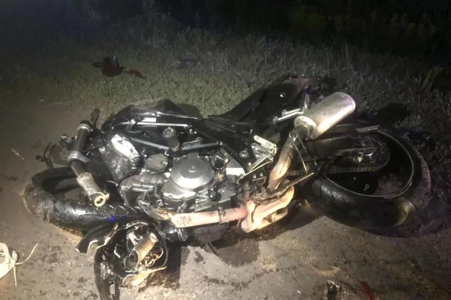 В Самарской области столкнулись мотоцикл и «пятнадцатая»: погибли три человека 