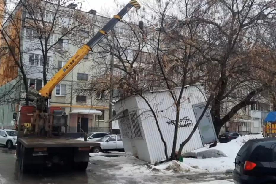 В Кировском районе Самары снесли незаконный торговый павильон 