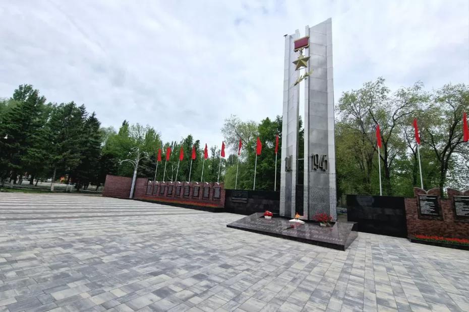В Самарском парке Победы восстановлен мемориальный комплекс В Самарском парке Победы восстановлен мемориальный комплекс