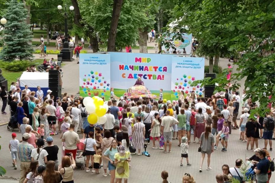 В Струковском саду проходит детский фестиваль В Струковском саду проходит детский фестиваль