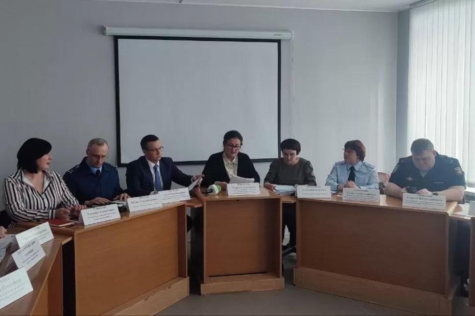 В Самаре комиссия по делам несовершеннолетних подвела итоги первого полугодия В Самаре комиссия по делам несовершеннолетних подвела итоги первого полугодия