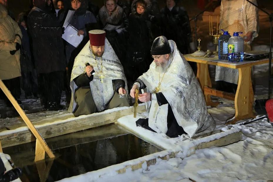 Самарская епархия разъяснила, можно ли смыть грехи в крещенской купели
