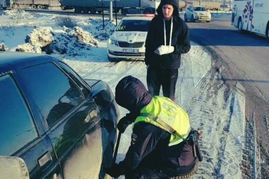 Самарские полицейские помогли автомобилисту с маленьким ребенком