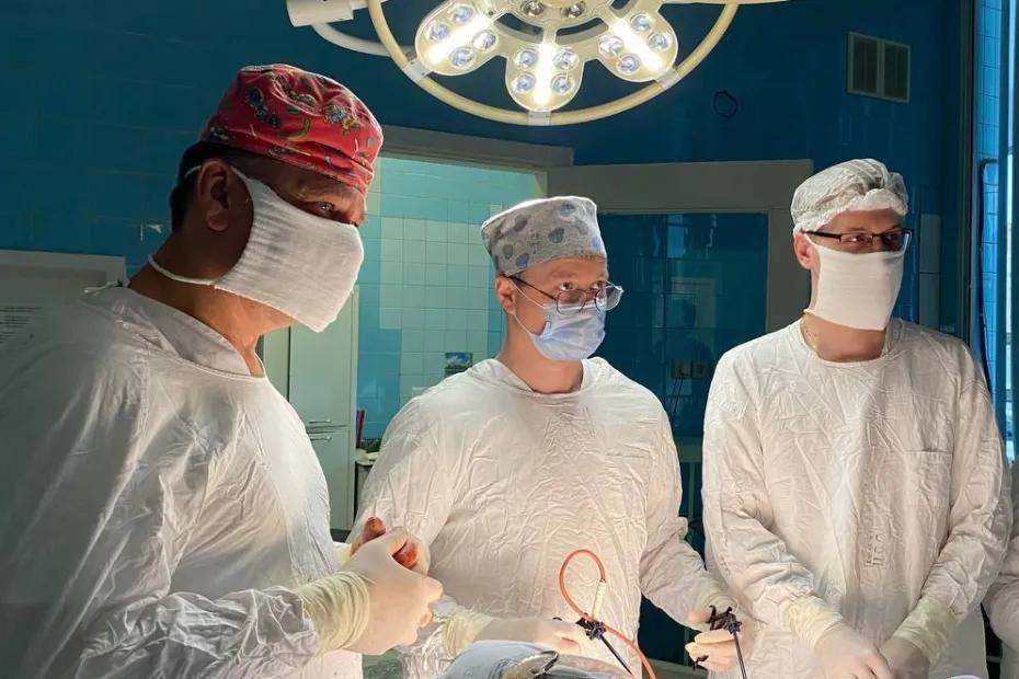 Врачи провели сложнейшую операцию по удалению новообразования в Самарской области