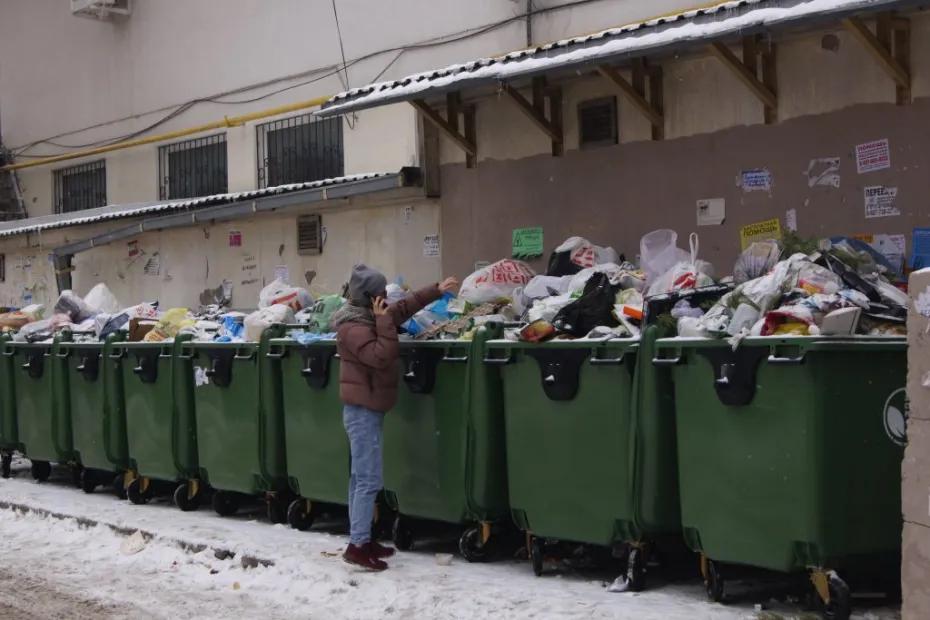 Неизвестные срывают таблички с мусорных контейнеров в Самарской области