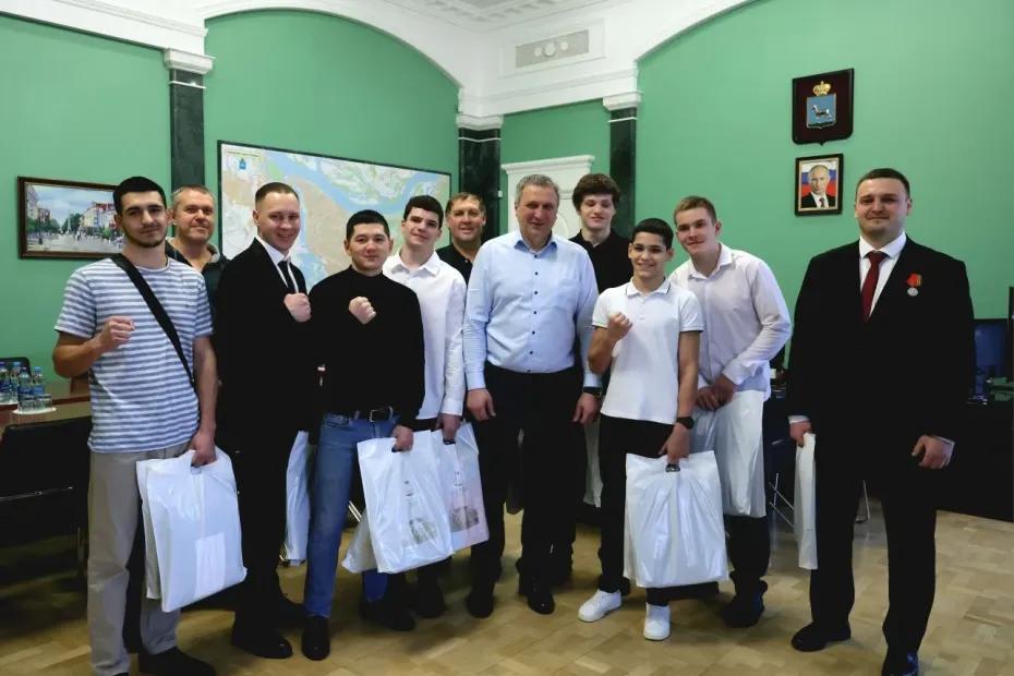 Иван Носков встретился с юными чемпионами по самбо и боксу в Самаре