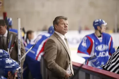В Самарской области поздравили с 75-летием легендарного хоккейного тренера Петра Воробьева