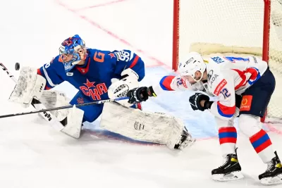 Хоккеисты «Лады» проиграли команде из Санкт-Петербурга
