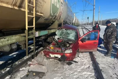 В Самарской области поезд столкнулся с автомобилем