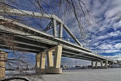 Стало известно, почему отложили запуск общественного транспорта по Фрунзенскому мосту 