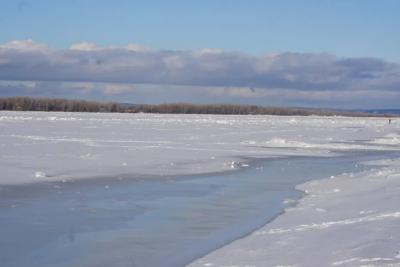 В Самаре на реке Татьянке спасли замерзавшего рыбака