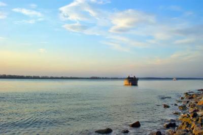 В Самаре погиб водитель севшего на мель катера