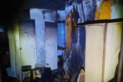 Спасатели эвакуировали 18 человек из дома при пожаре в Самарской области