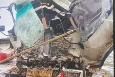 Кабину КАМАЗа смяло после жесткого столкновения двух грузовиков в Самарской области: что известно на данный момент