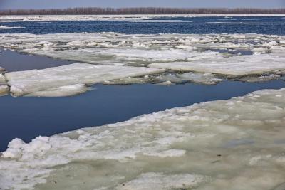 Самарцев предупредили об опасности весеннего льда перед паводком