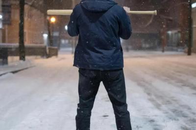 Агрессивная семья с битой напала на пожилых женщин с собаками в Самаре - последние новости