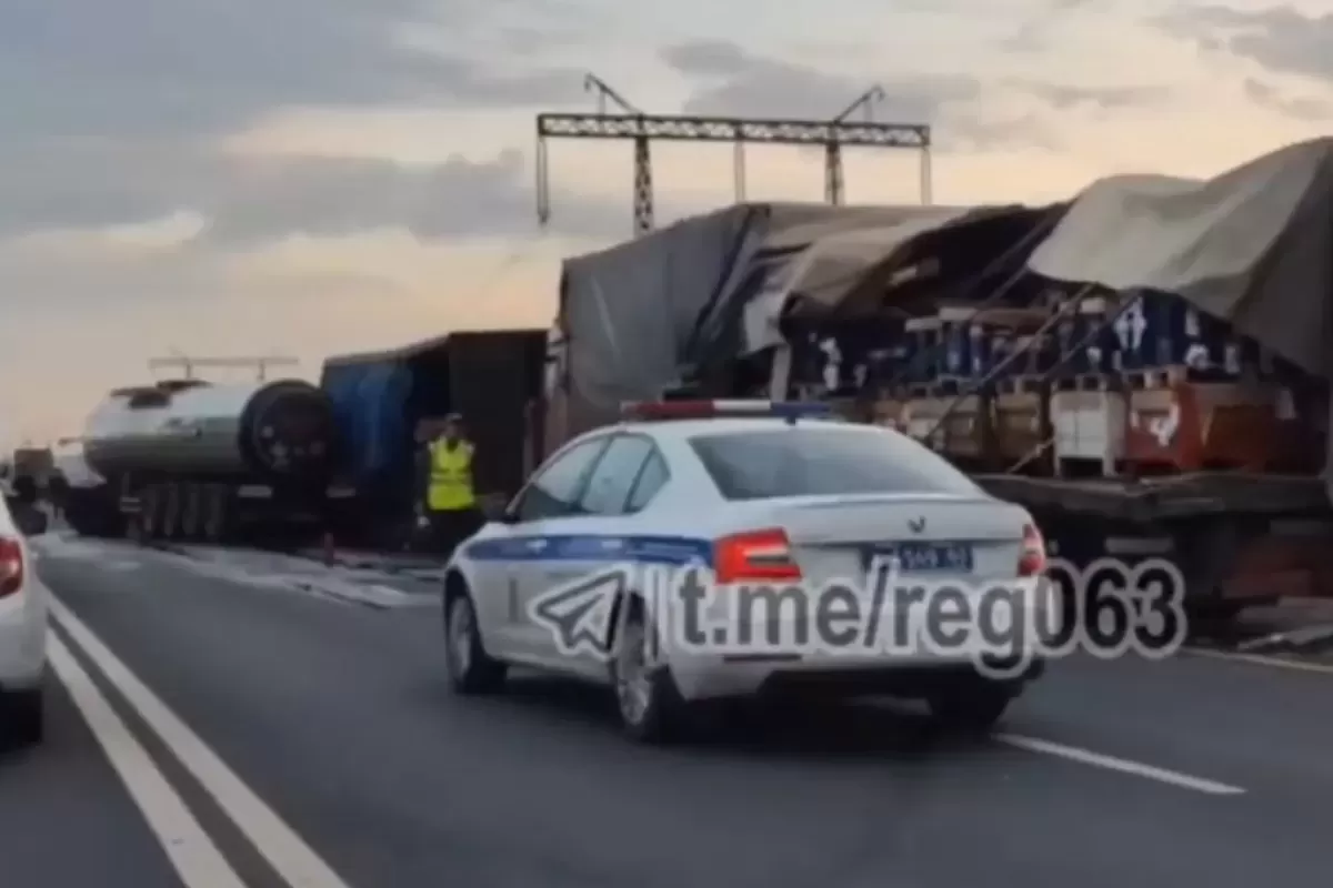 Бензовозу оторвало кабину: массовая авария на Жигулевской ГЭС - видео