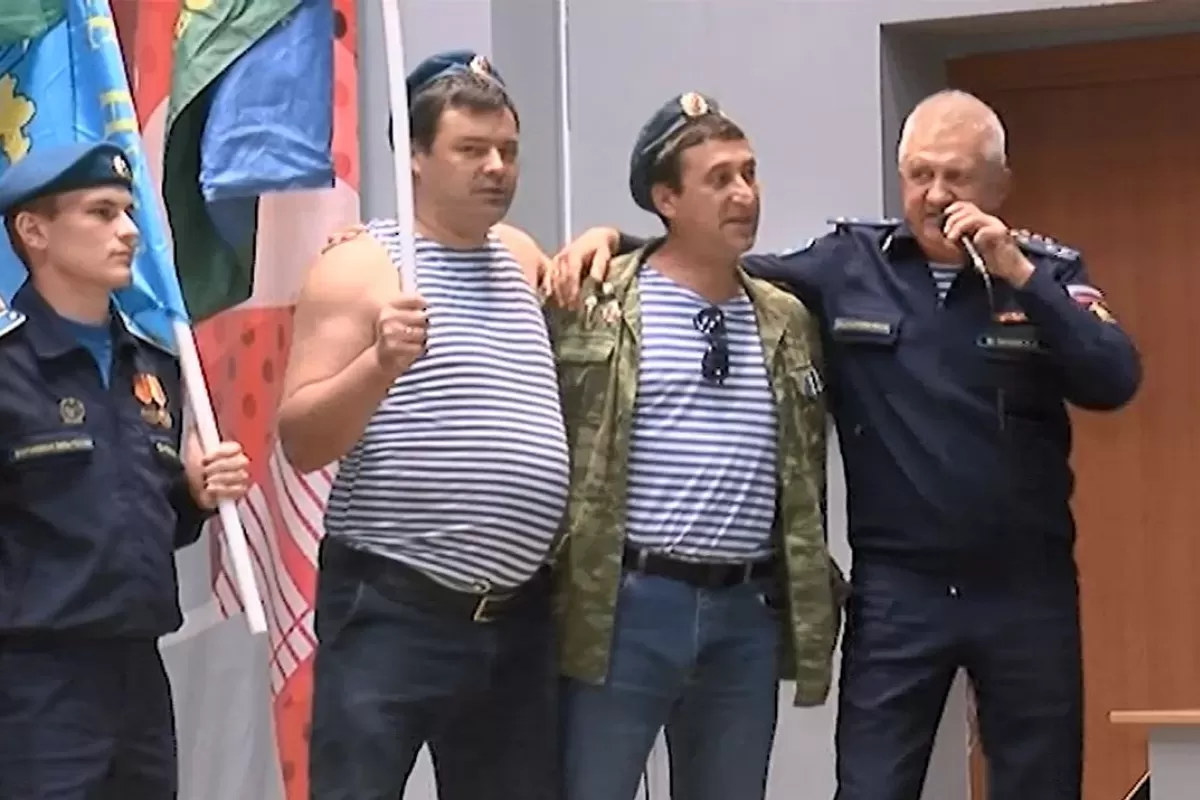 Поющий полковник Михаил Калинкин раскачал зал в Сызрани под гимн ВДВ - видео